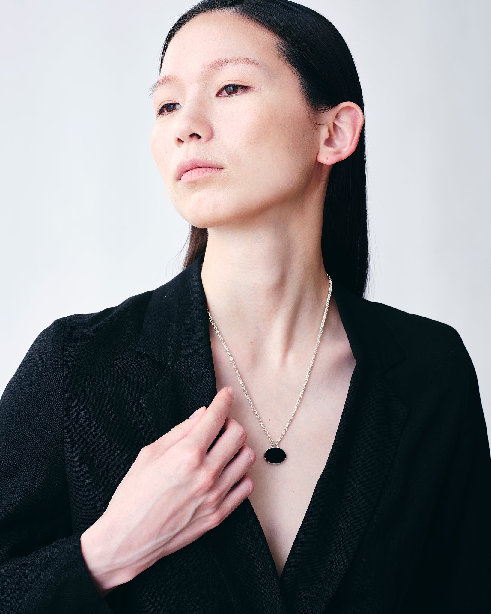 White Shell × Onyx Oval Necklace -Silver-