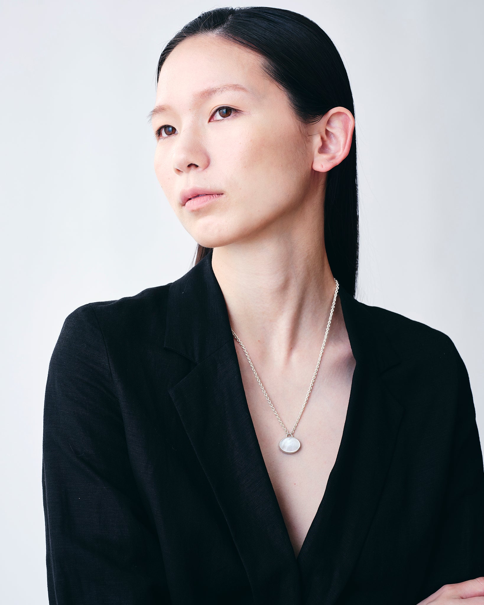 White Shell × Onyx Oval Necklace -Silver-