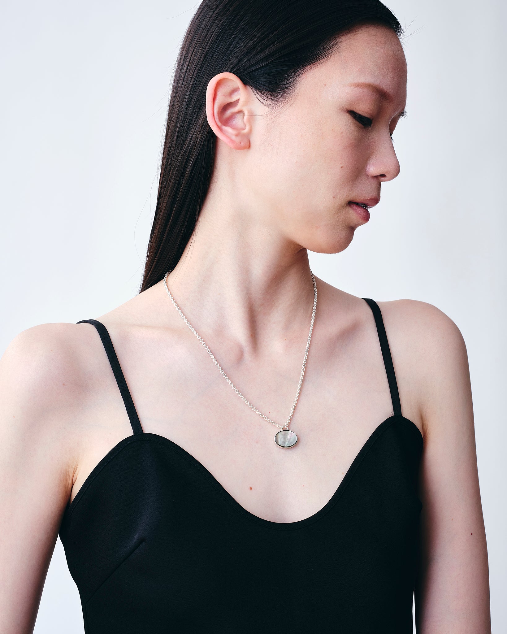 White Shell × Black Shell Oval Necklace -Silver-