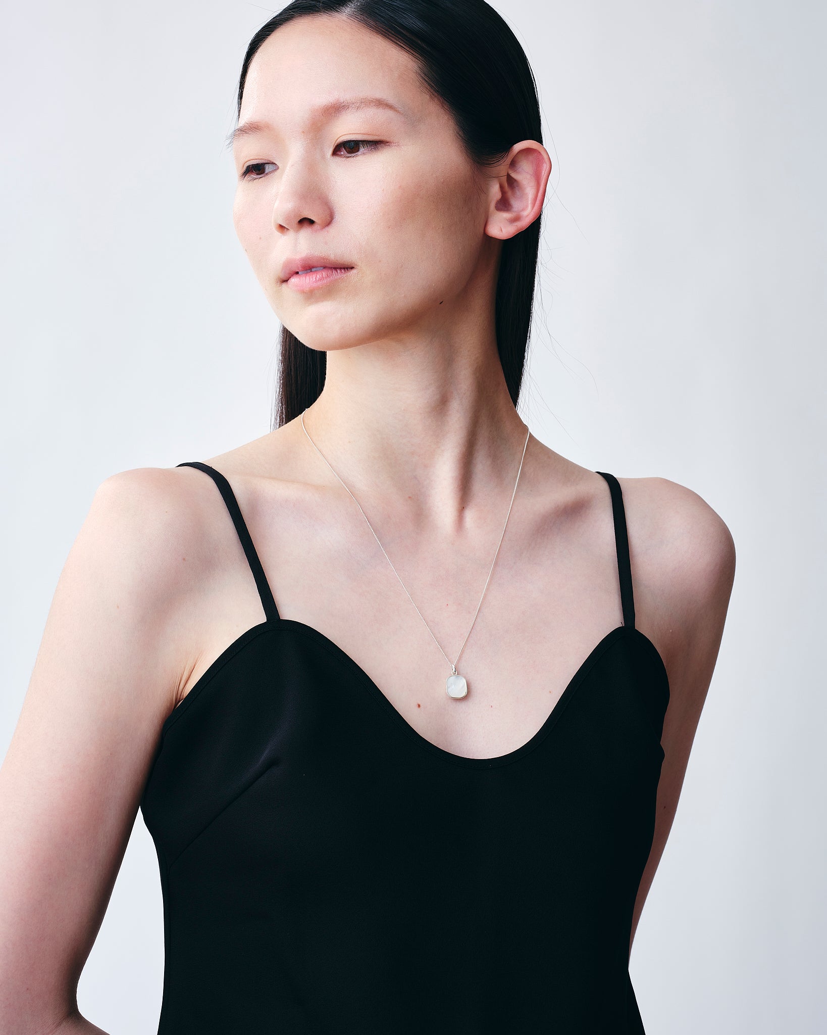 White Shell Window Necklace -Silver-