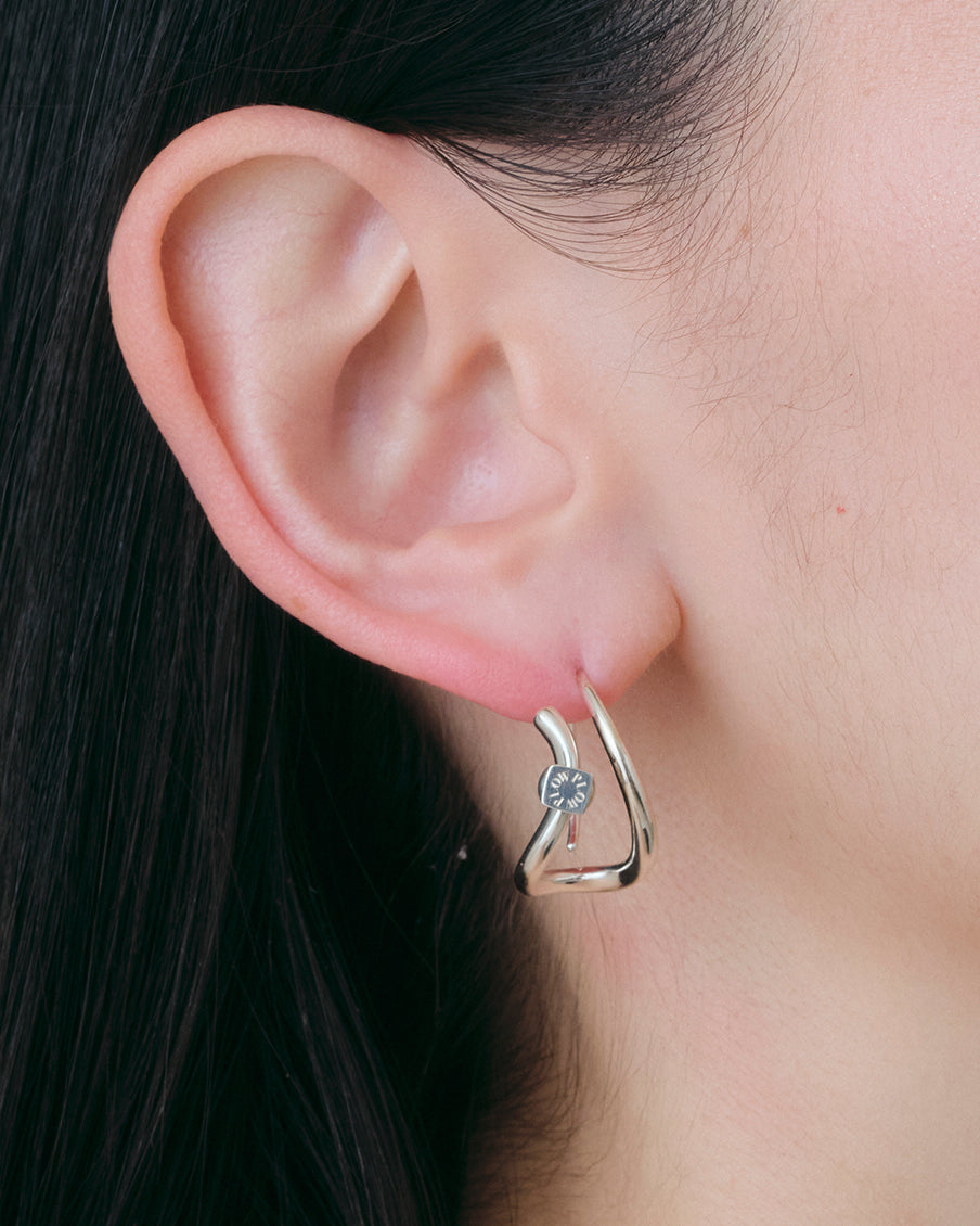 Wave Pierces Calm -Silver-