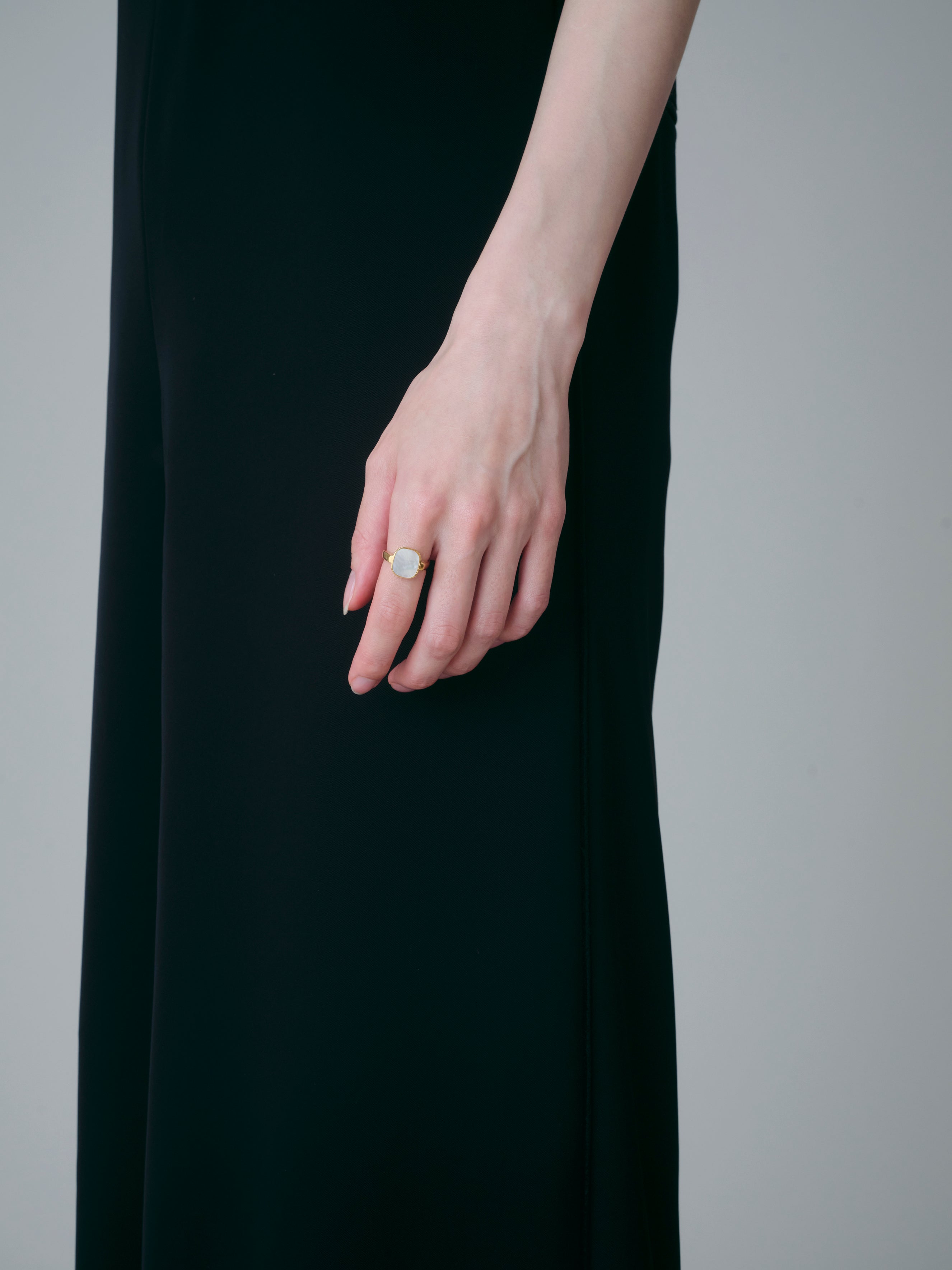 Shell Window Ring -Gold-