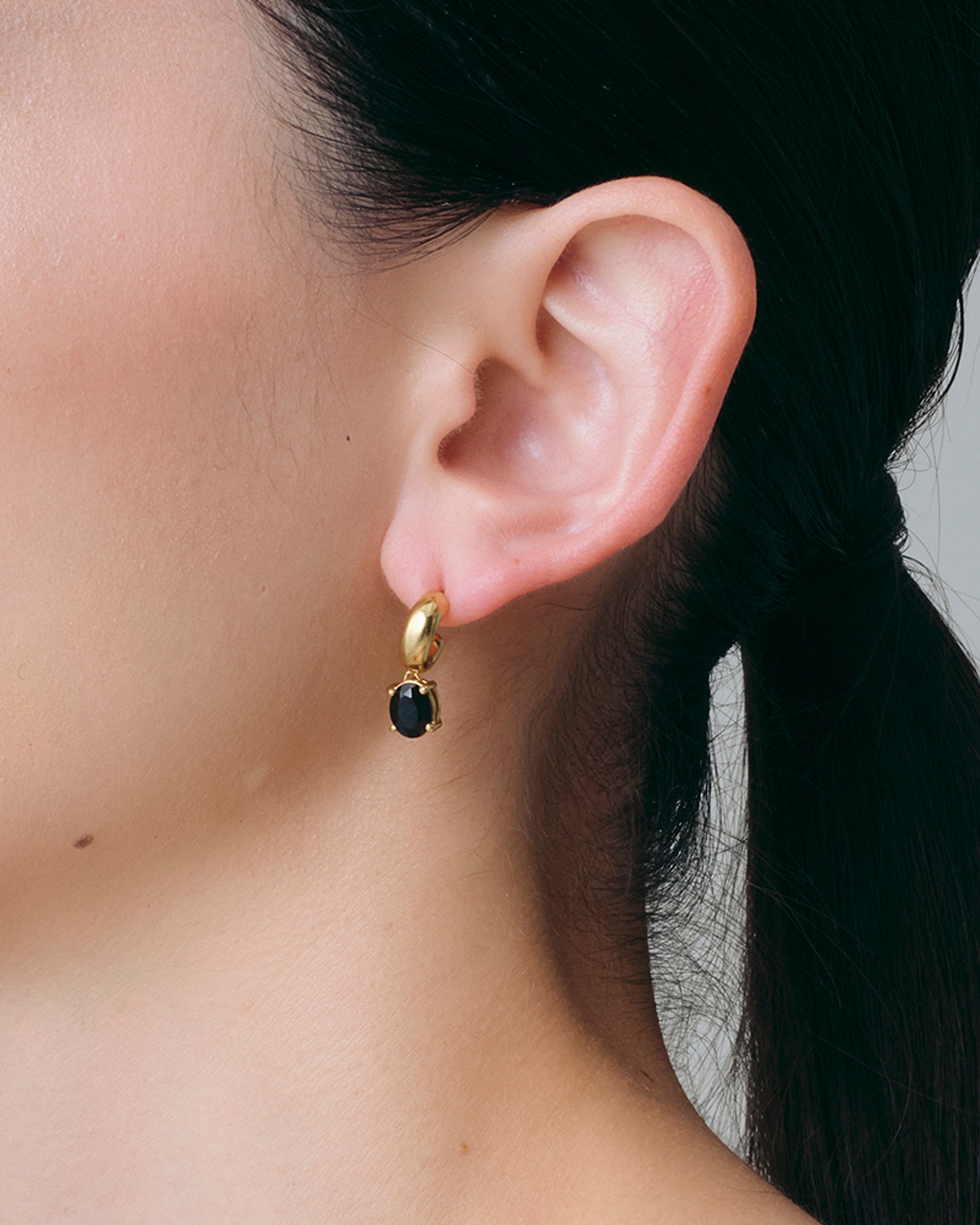 Sunny C Stone Pierces Onyx -Gold-