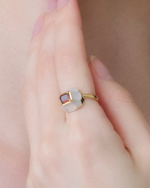 Chamomile Garnet Ring