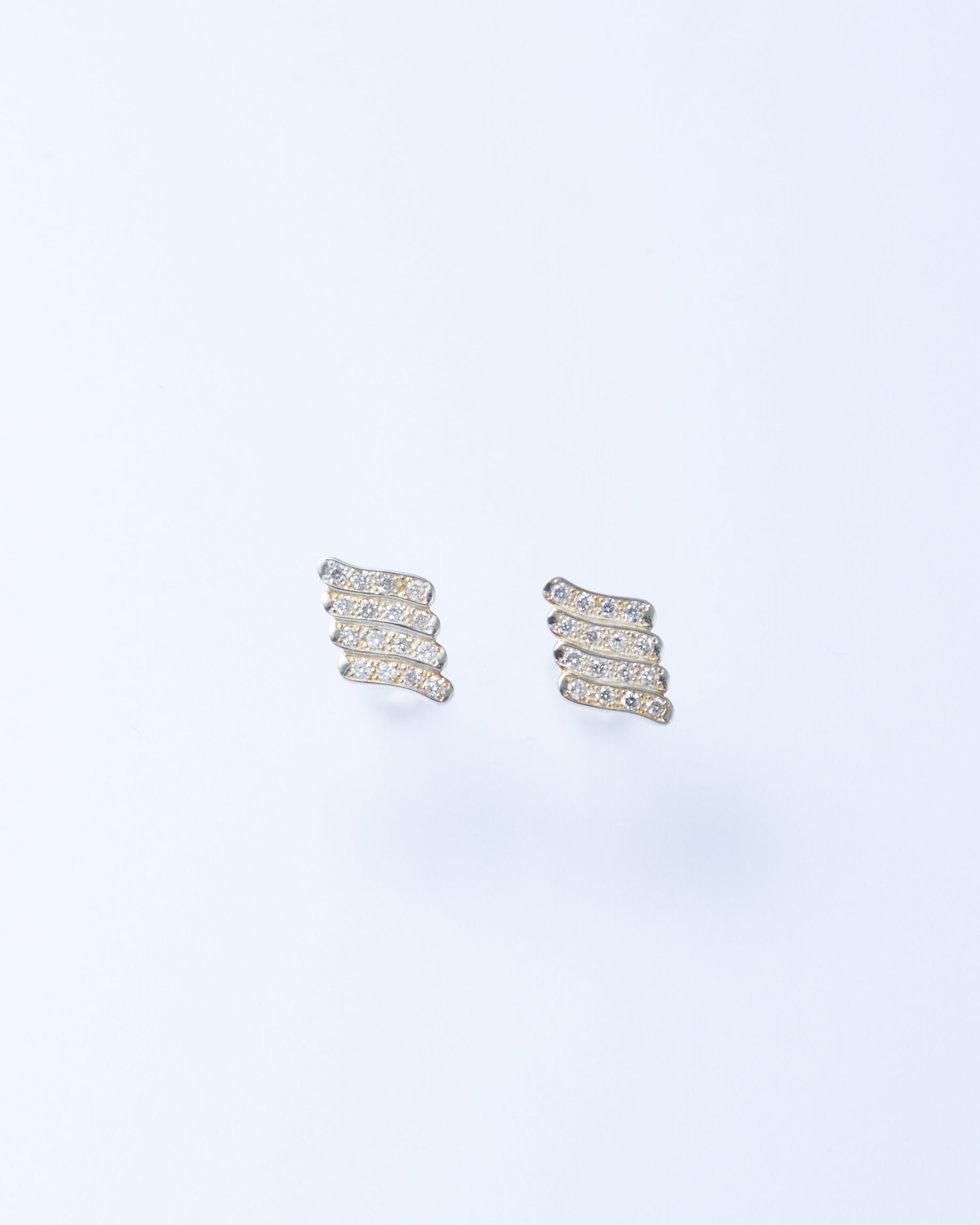 With Water Pierces Flow