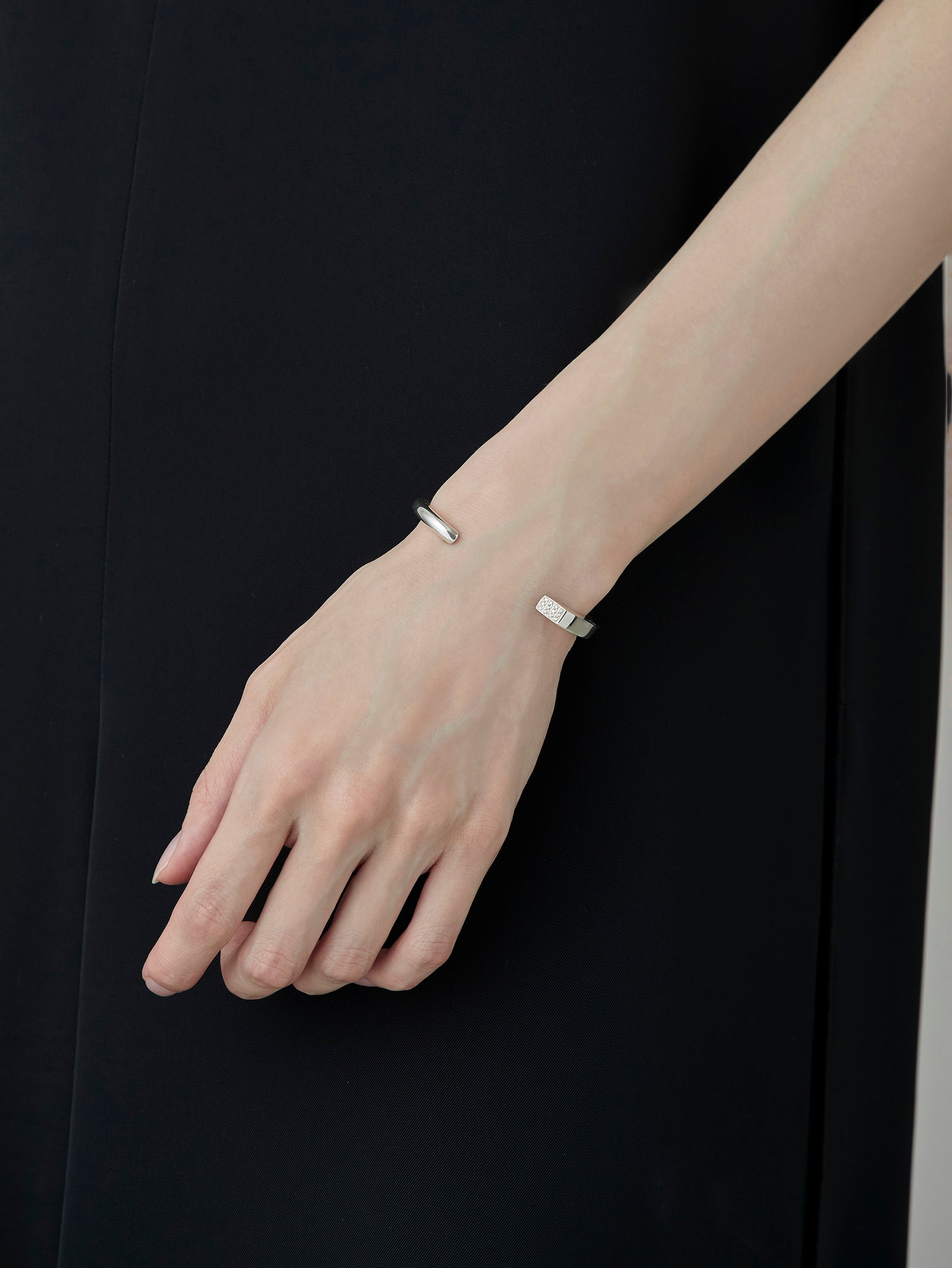 Calla Lily Bangle Diamond - Silver -