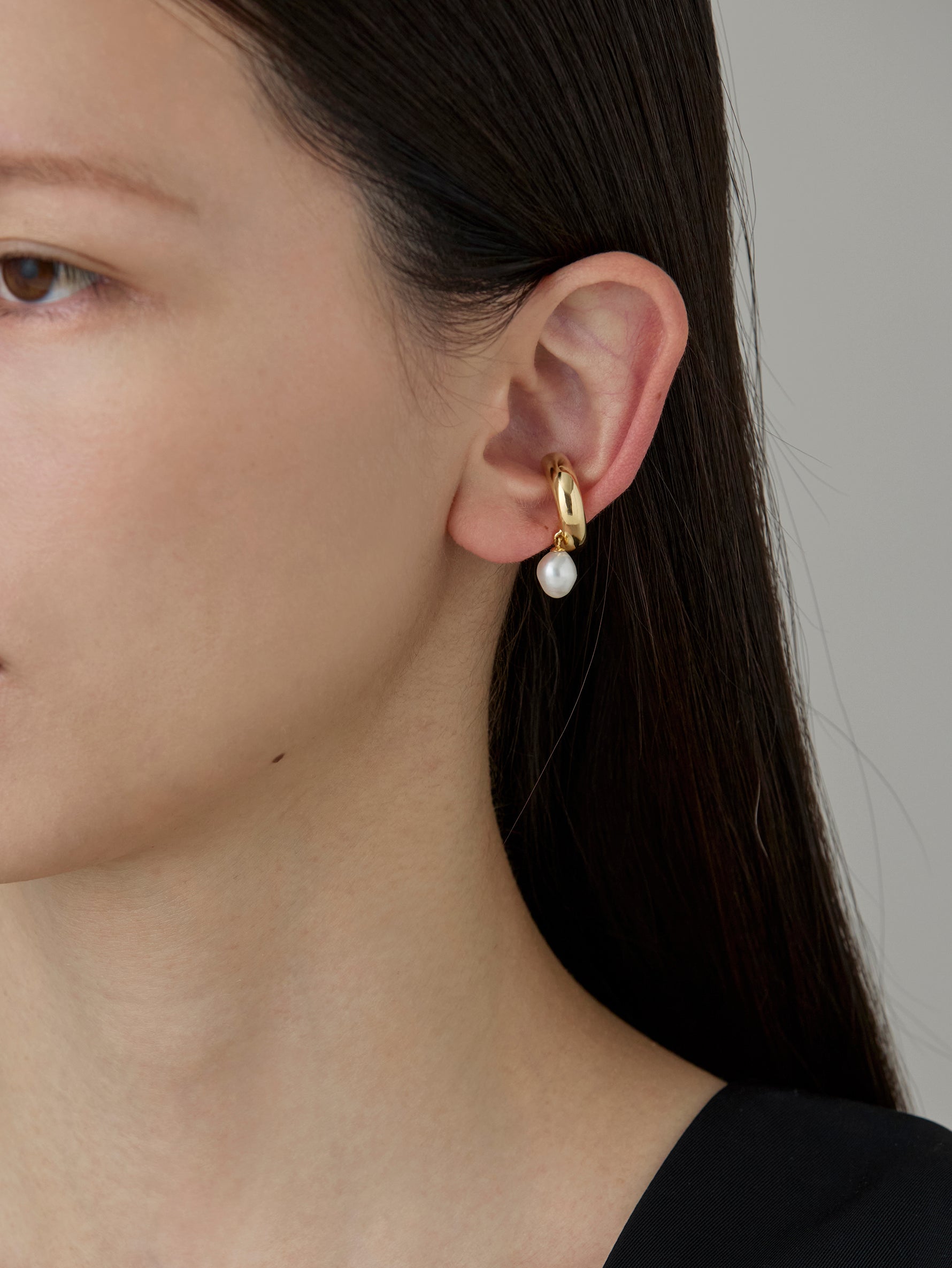 Sunny C Pearl Earcuff -Gold-