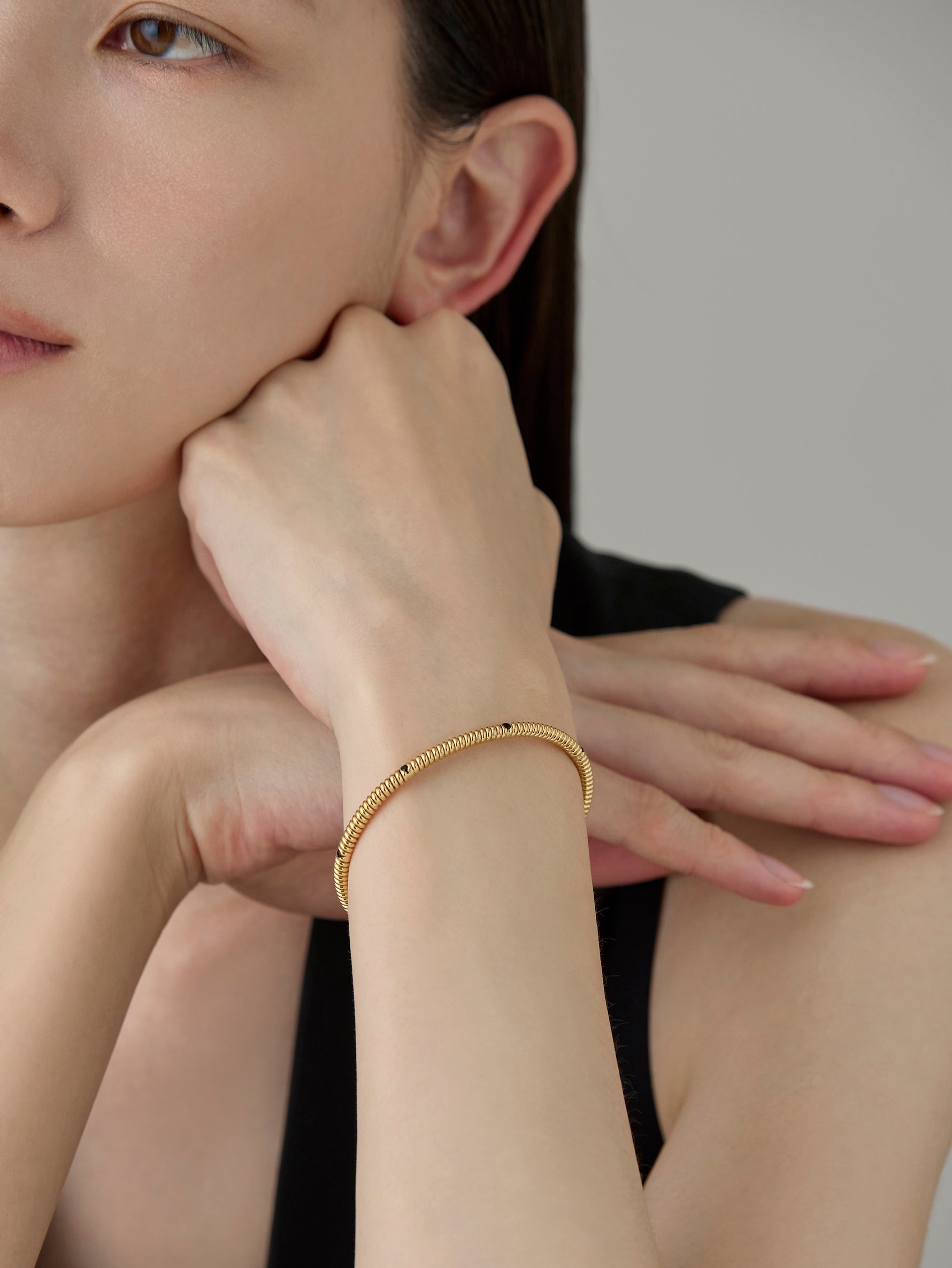 Spring 4 Stone Bangle Onyx -Gold-