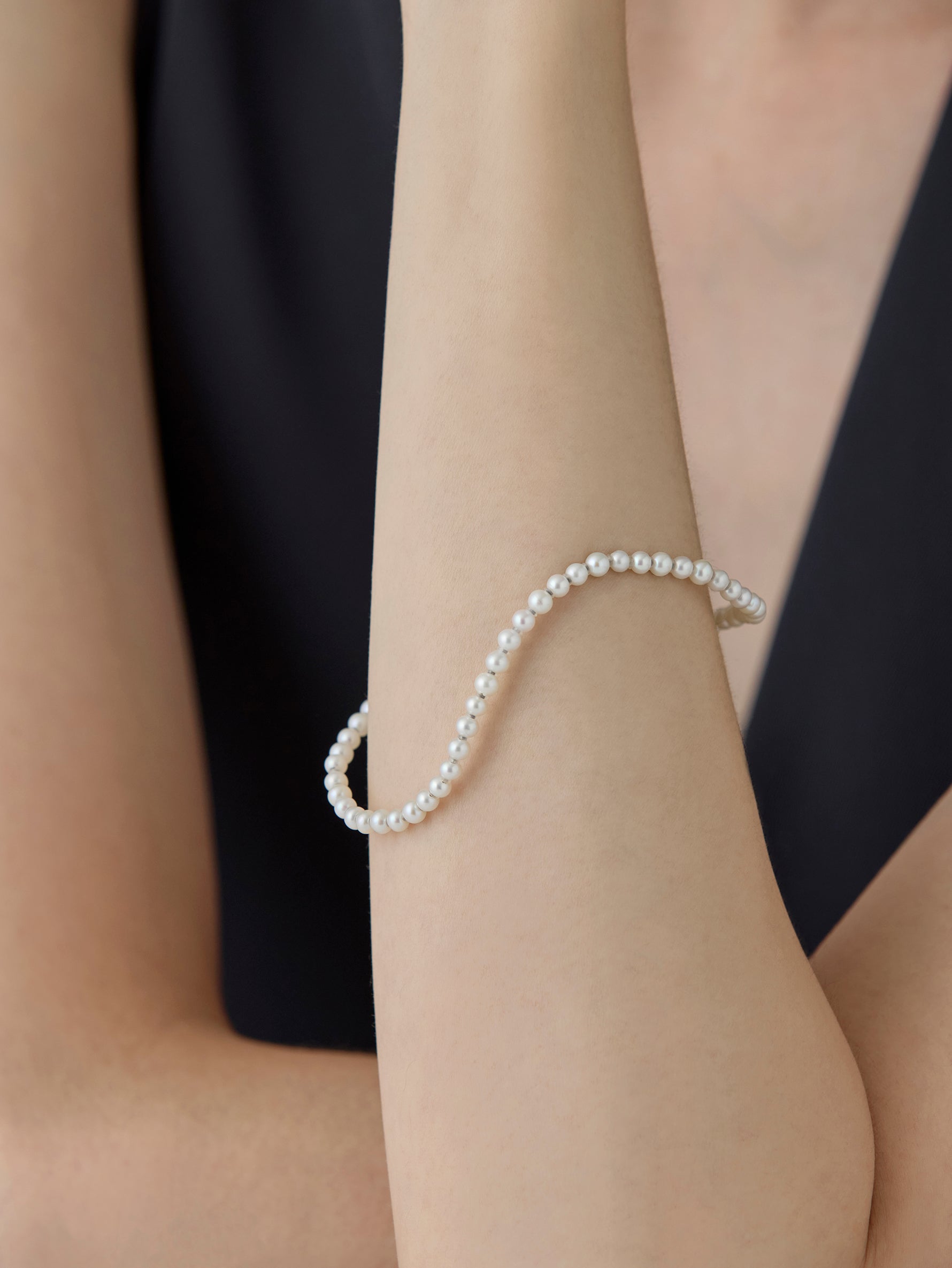 Sculptural Pearl Bracelet S