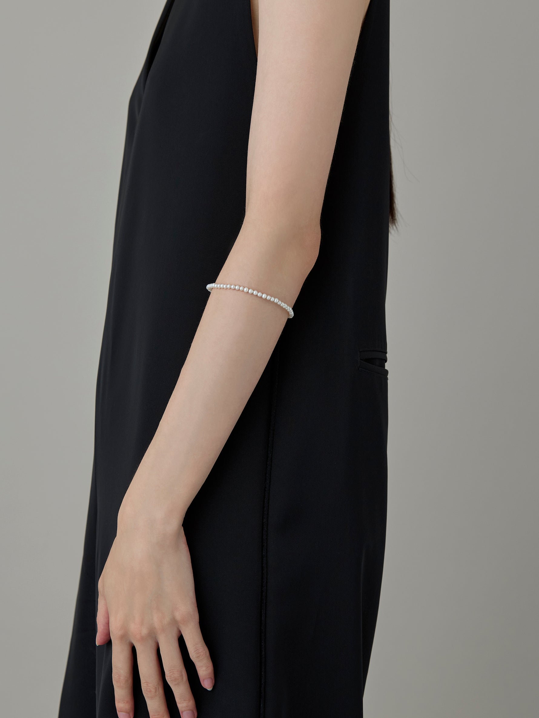 Sculptural Pearl Bracelet S