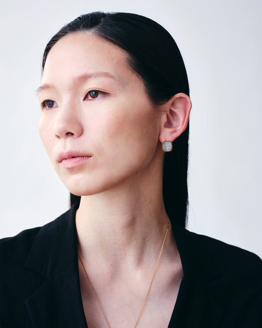 Black Shell Window Pierces -Gold-