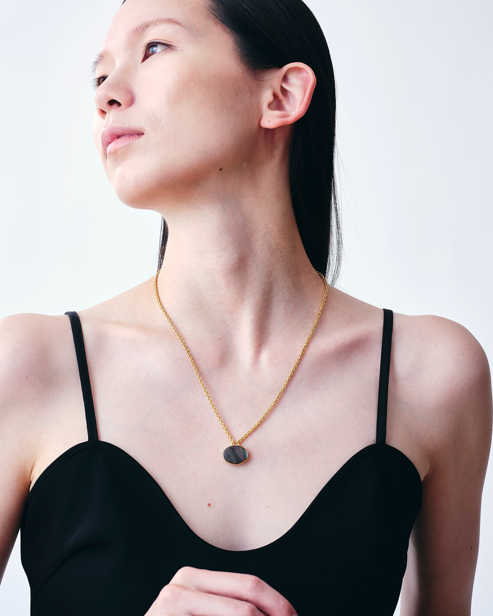 White Shell × Black Shell Oval Necklace -Gold-