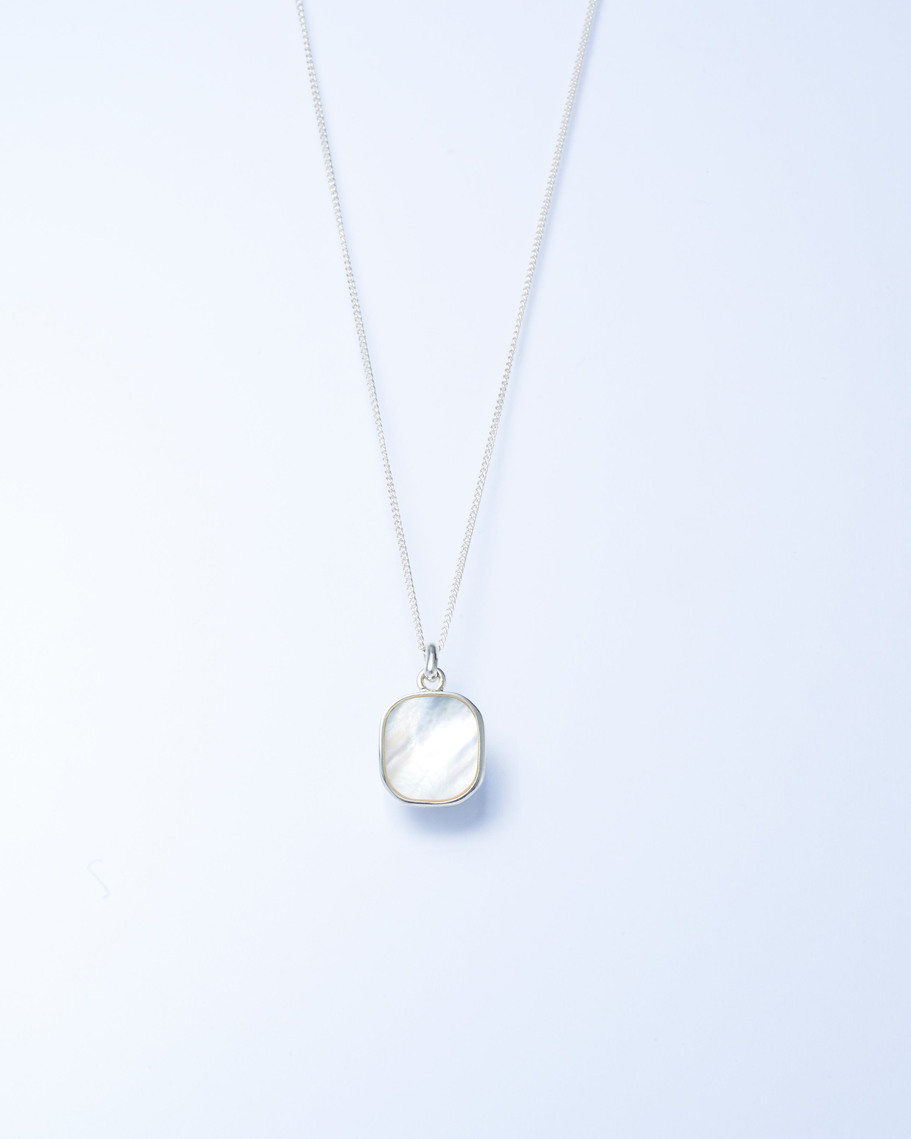 White Shell Window Necklace -Silver-