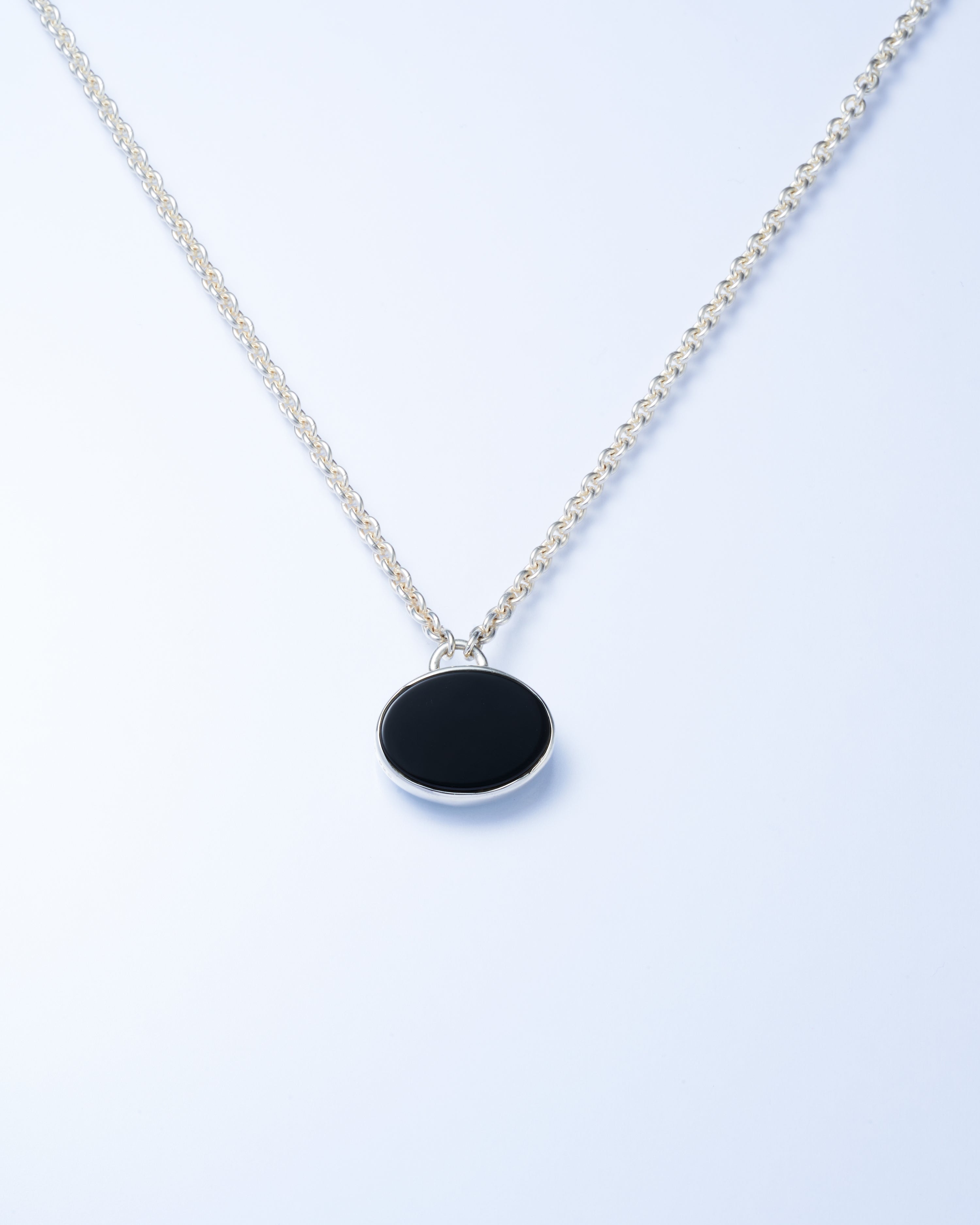White Shell × Onyx Oval Necklace -Silver-