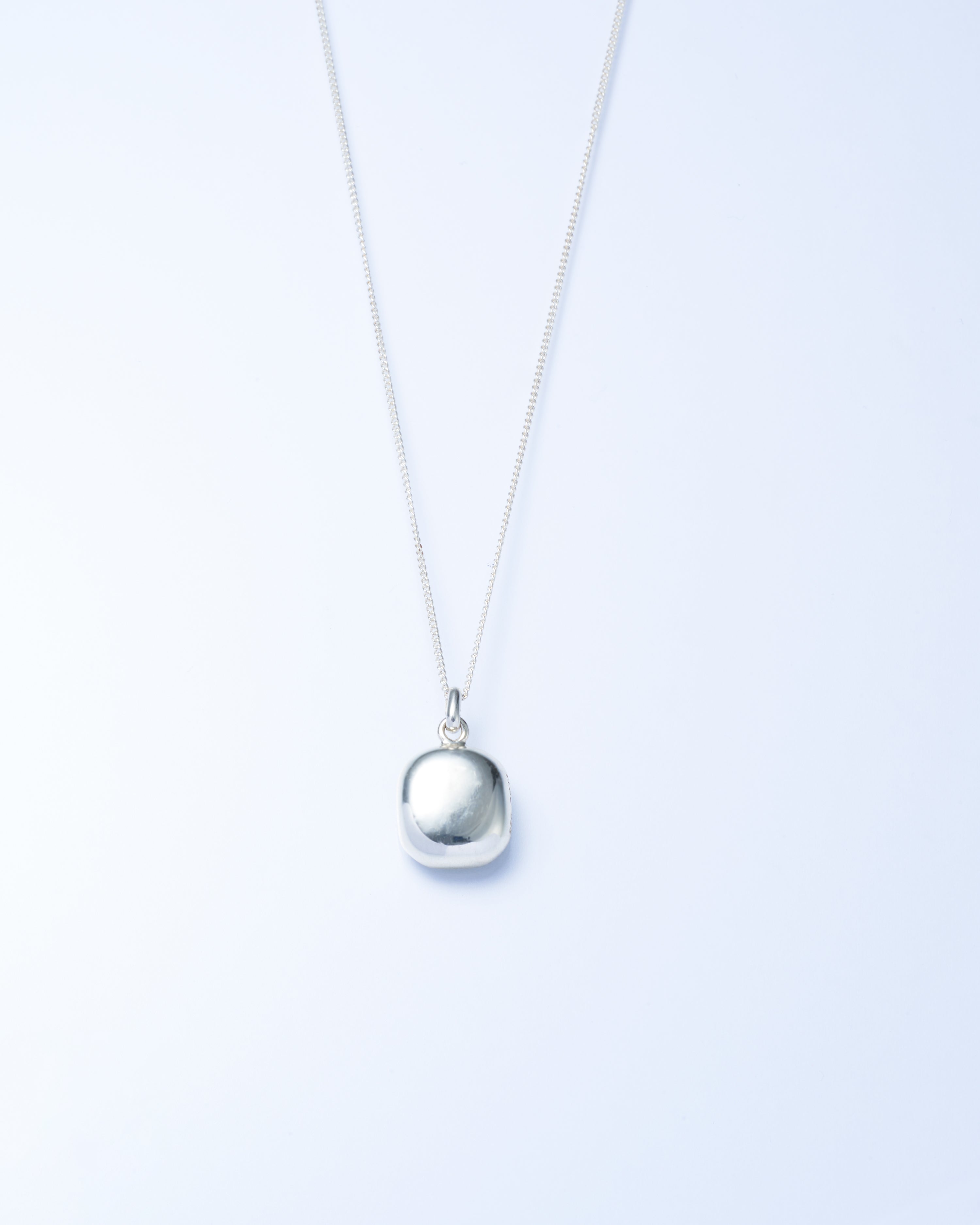 White Shell Window Necklace -Silver-