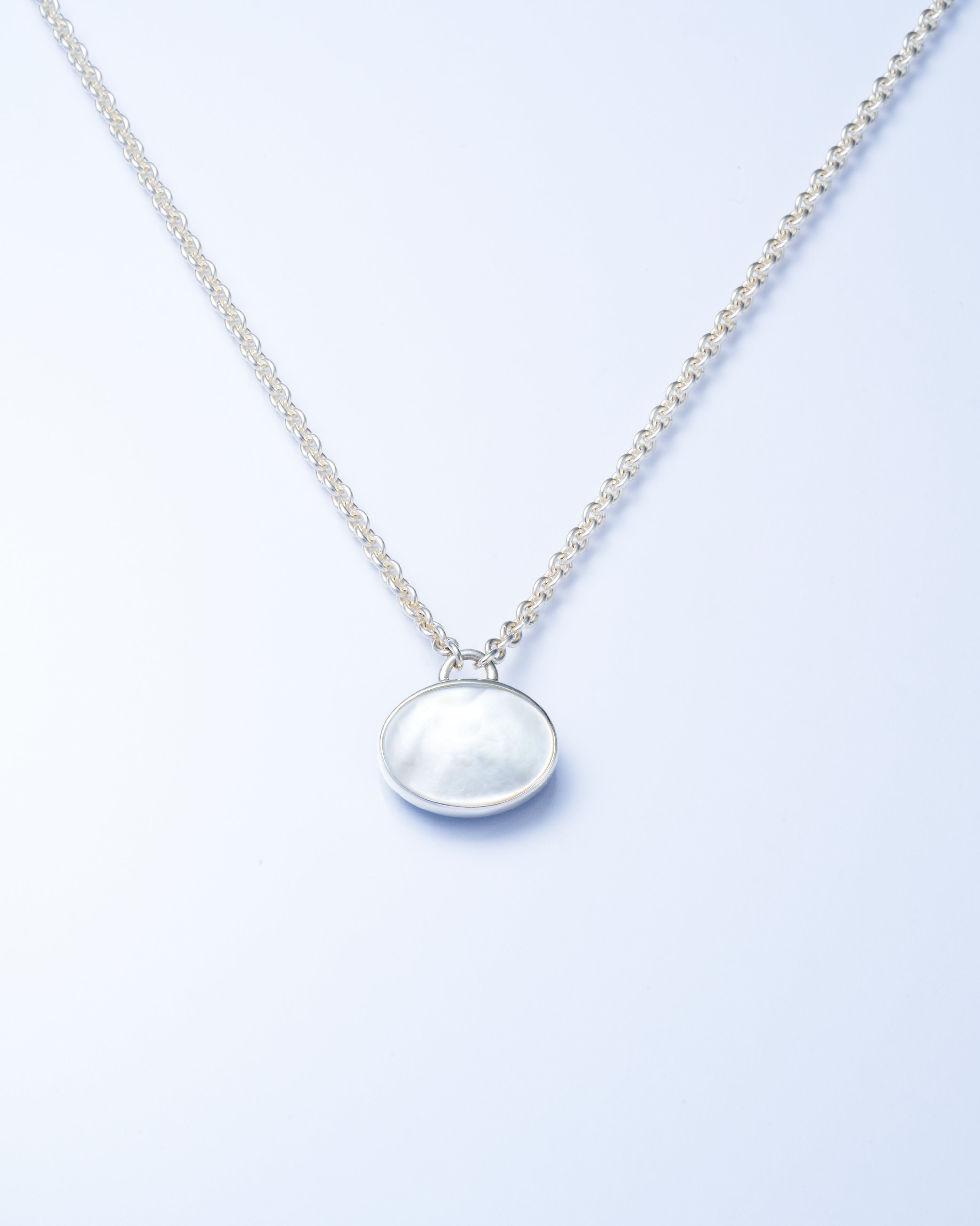 White Shell × Black Shell Oval Necklace -Silver-