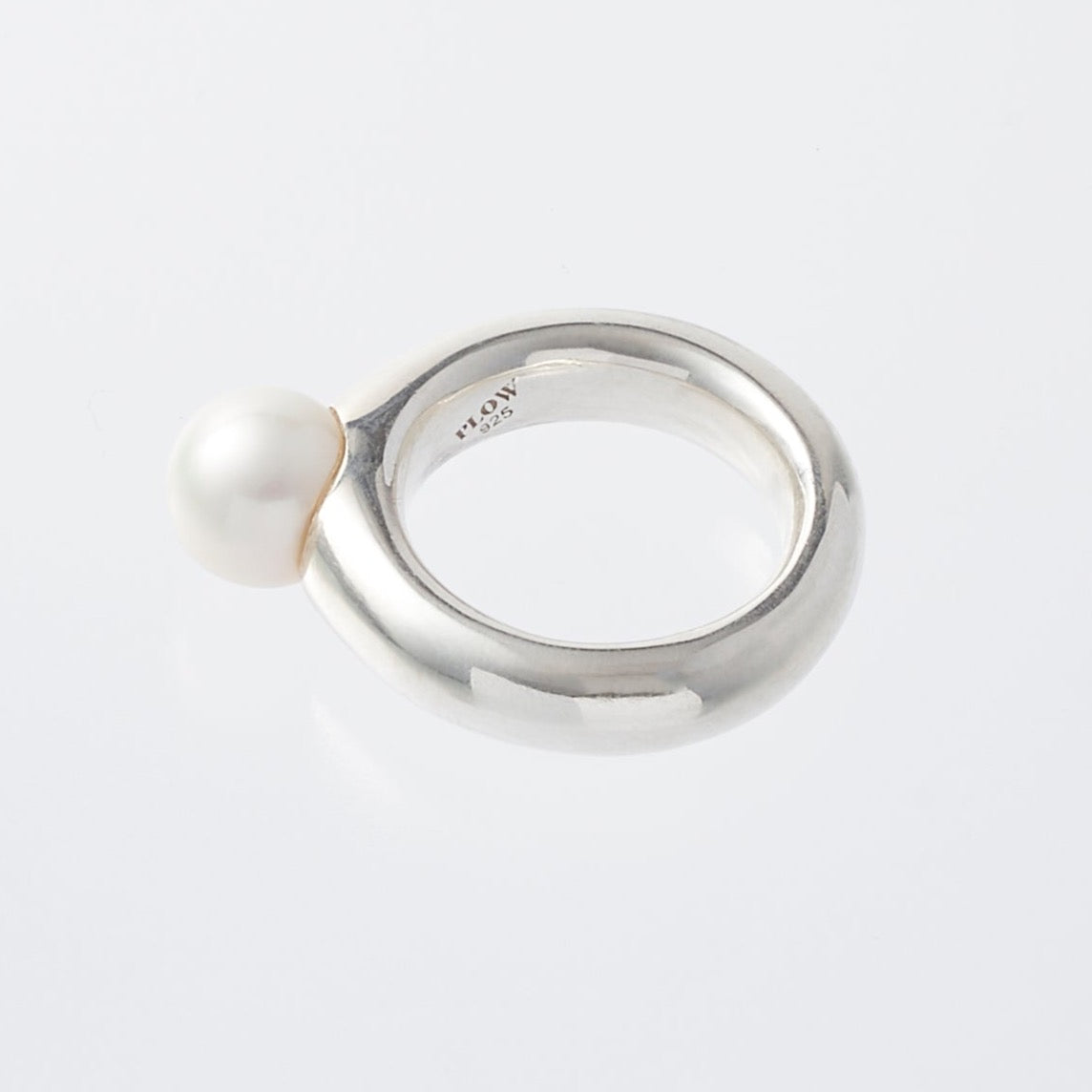 Sphere Ring -White-